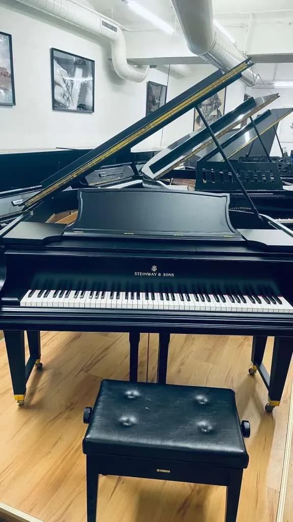 Steinway & Sons 186