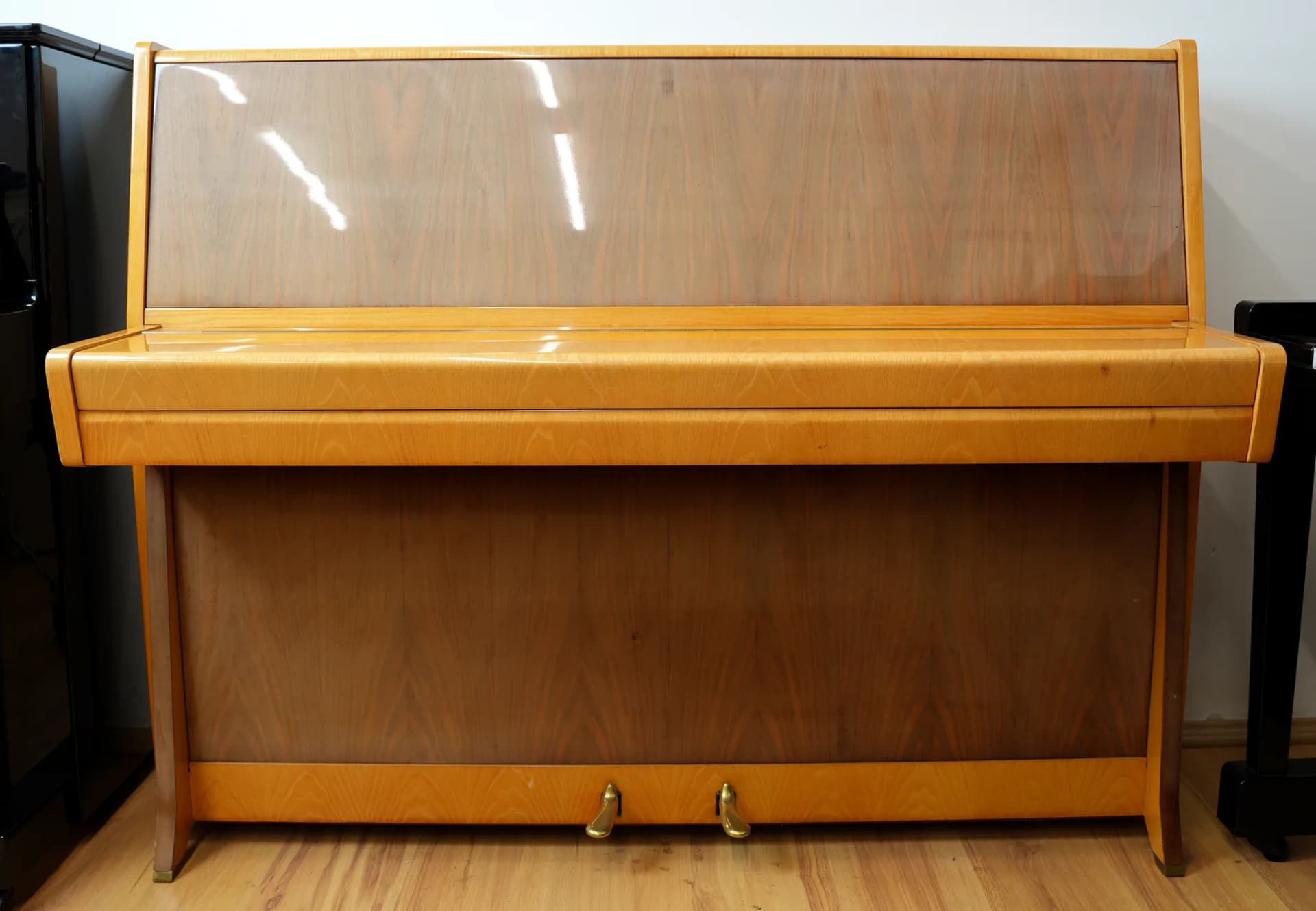 Petrof Model 115